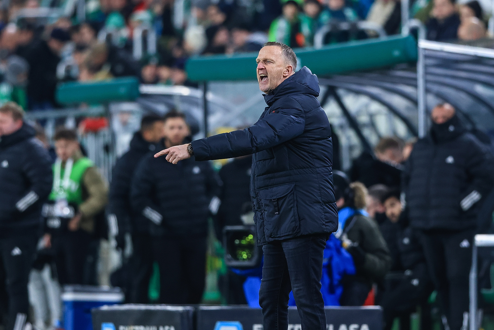 Powrót van den Broma na ławkę trenerską 1 Van den Brom