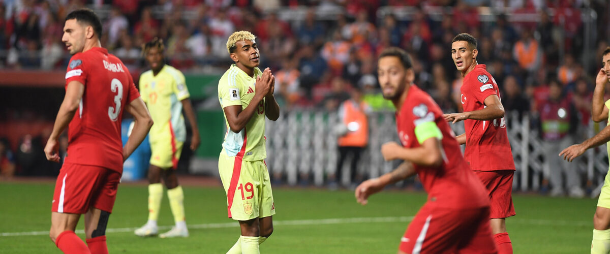 Lamine Yamal kontuzjowany. Skrzydłowy FC Barcelony opuści mecze Ligi Mistrzów 3 Yamal